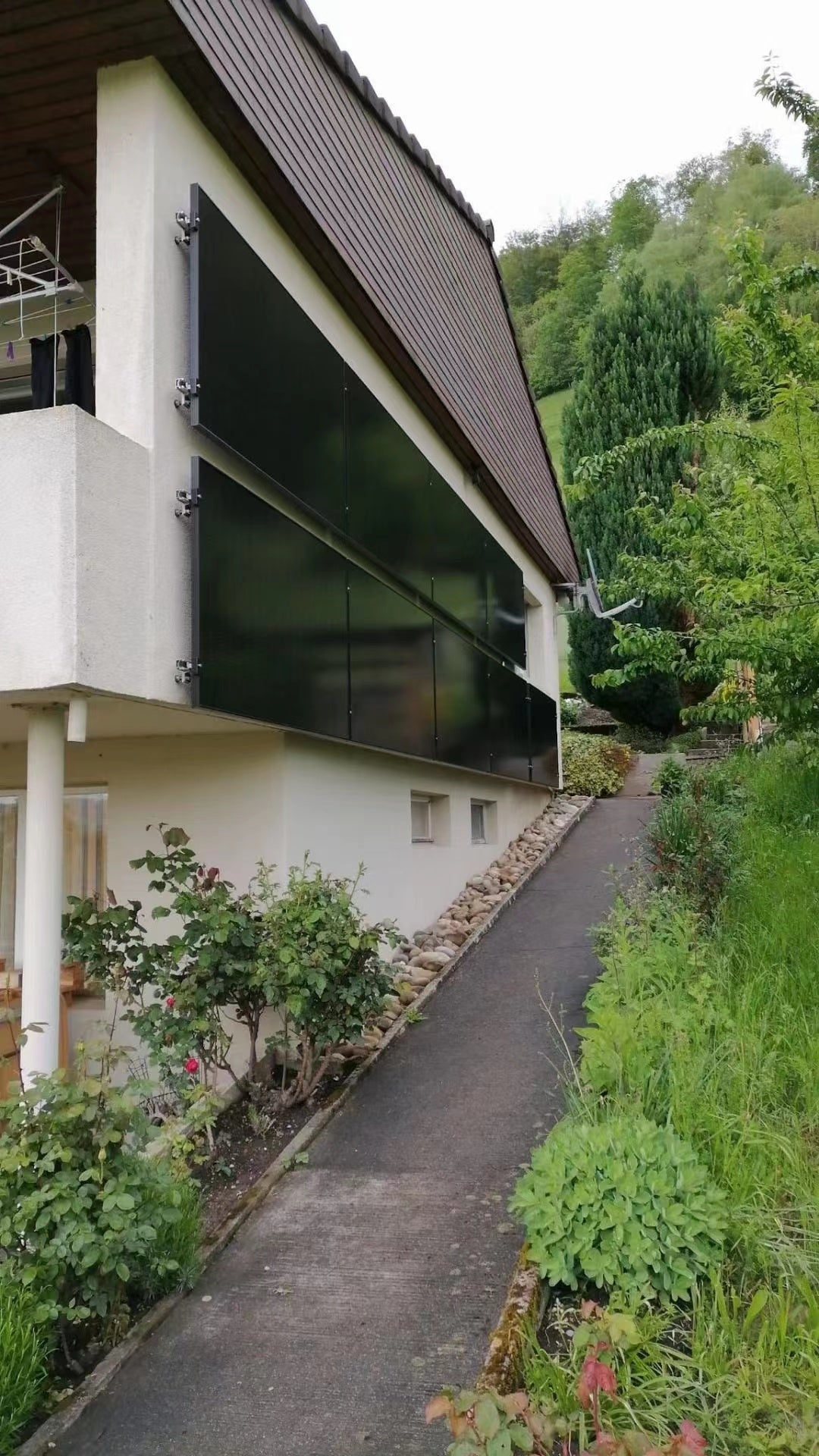 Balkonkraftwerk mit Speicher – RUNHOOD All-in-One-System mit Wechselrichter F2400 (2,4 kWh) | SAKETE
